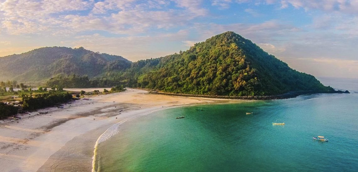 FREE PRIVATE SHUTTLE Padang Bai - Bangsal Lombok Full Package